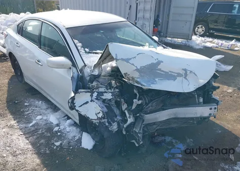 2015 Nissan Altima 2.5 S z USA, uszkodzony, nr VIN 1N4AL3AP1FC251566